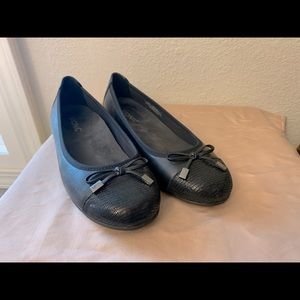 Vionic Spark Minna Black Flats